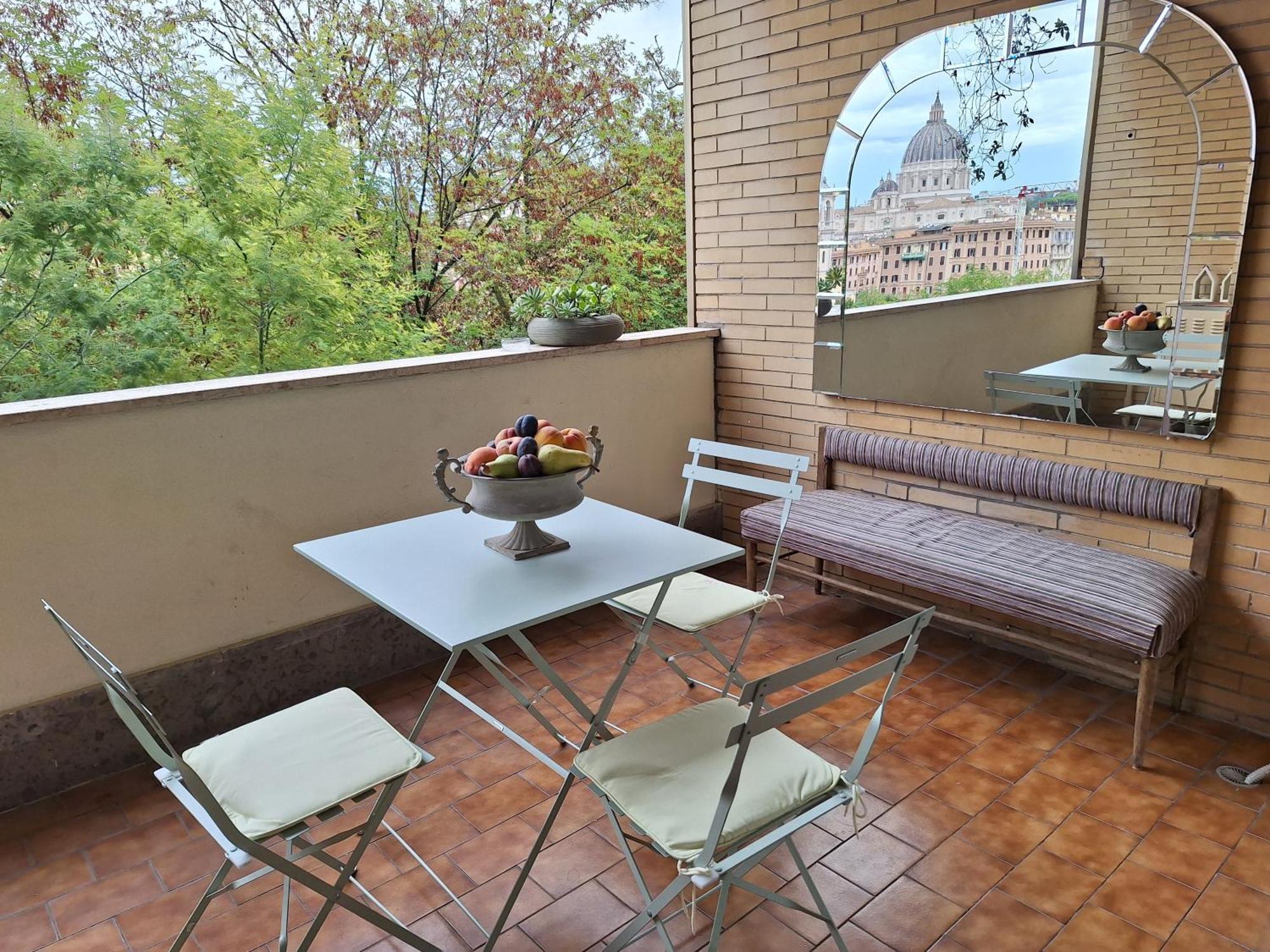 Delmirani's Book - Vatican View Appartement *